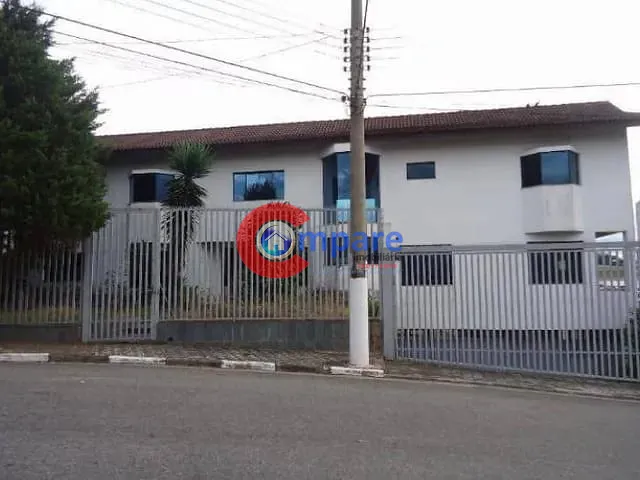 Sobrado com 740m² 5 quartos e 4 banheiros, à venda ou para alugar, no bairro Arujá Center Ville em Arujá