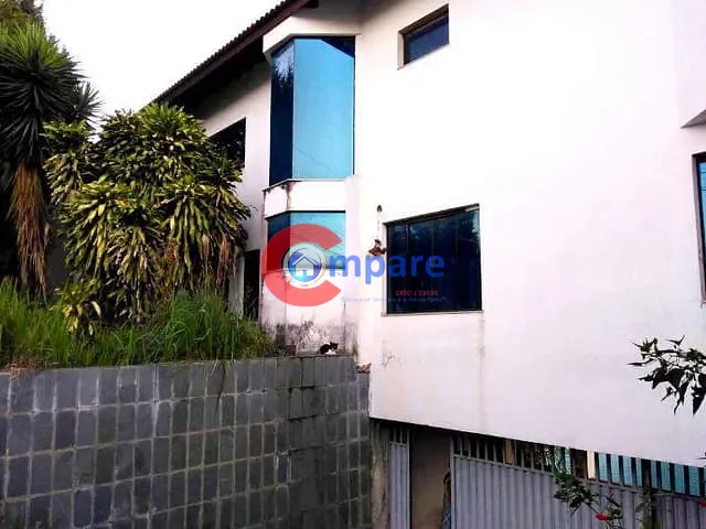 Sobrado com 740m² 5 quartos e 4 banheiros, à venda ou para alugar, no bairro Arujá Center Ville em Arujá