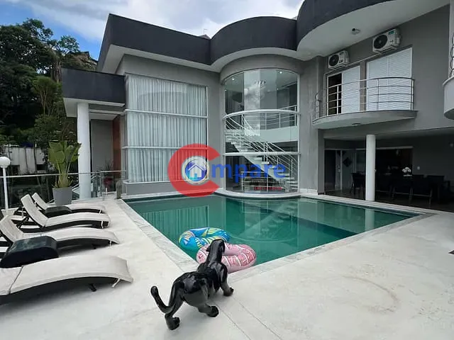 Sobrado com 700m² 4 quartos e 7 banheiros, à venda, no bairro Jardim Imperial em Arujá