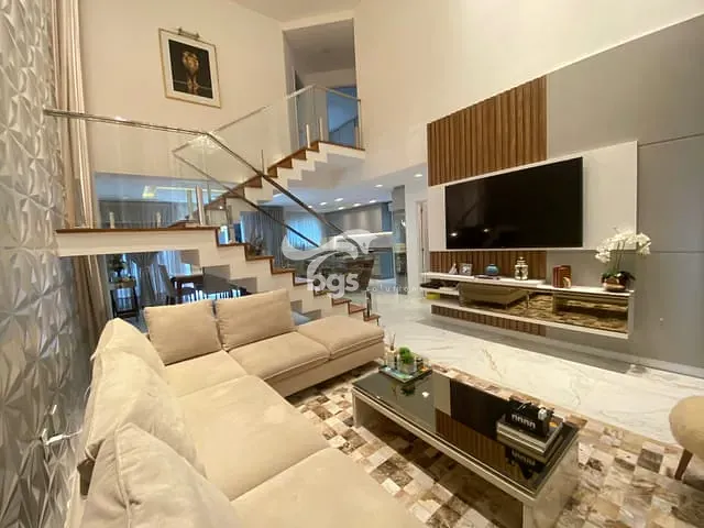 Sobrado com 324m² 3 quartos e 5 banheiros, à venda, no bairro Fazendinha em Itajaí