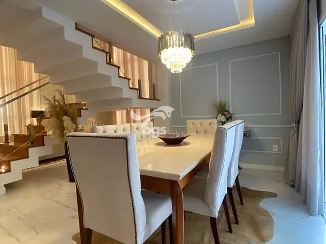 Sobrado com 324m² 3 quartos e 5 banheiros, à venda, no bairro Fazendinha em Itajaí