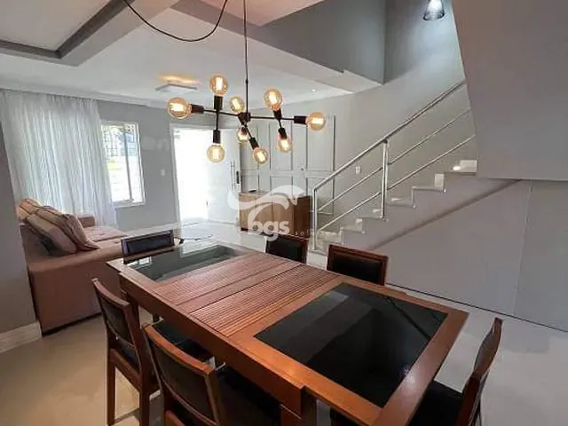 Sobrado com 204m² 3 quartos e 4 banheiros, à venda, no bairro Ariribá em Balneário Camboriú