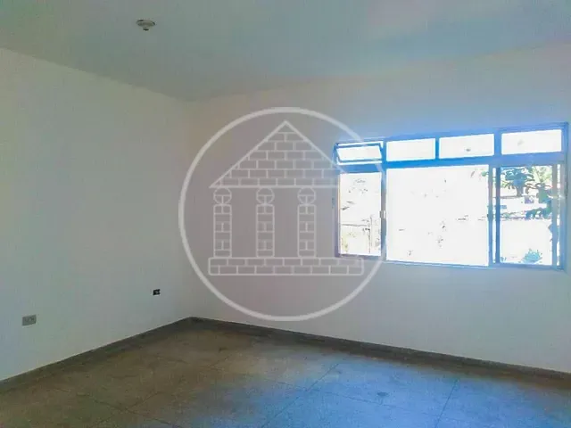 Sobrado com 200m² 3 quartos e 2 banheiros, à venda, no bairro Jardim Maria Fernandes em São Paulo