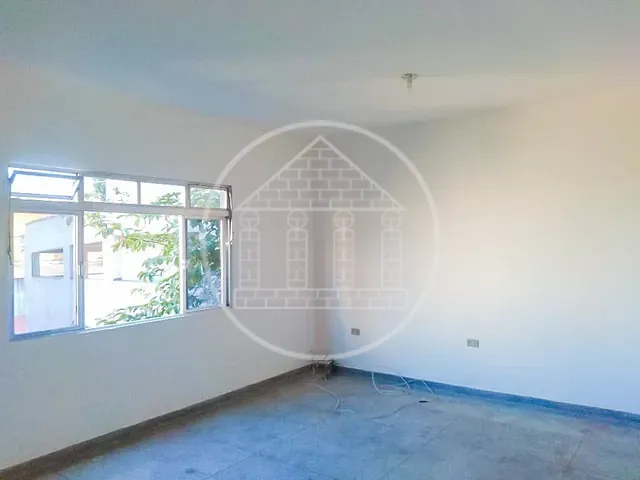 Sobrado com 200m² 3 quartos e 2 banheiros, à venda, no bairro Jardim Maria Fernandes em São Paulo