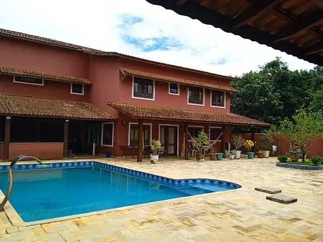 Sobrado com 874m² 4 quartos e 3 banheiros, à venda, no bairro Lagoa Grande em Embu-Guaçu
