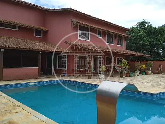 Sobrado com 874m² 4 quartos e 3 banheiros, à venda, no bairro Lagoa Grande em Embu-Guaçu