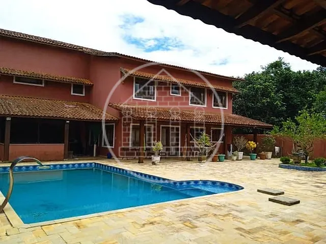 Sobrado com 874m² 4 quartos e 3 banheiros, à venda, no bairro Lagoa Grande em Embu-Guaçu