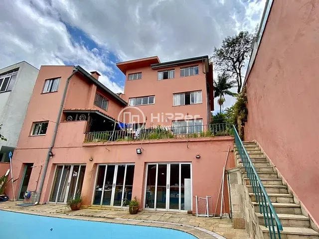 Sobrado com 700m² 7 quartos e 8 banheiros, à venda, no bairro Pacaembu em São Paulo