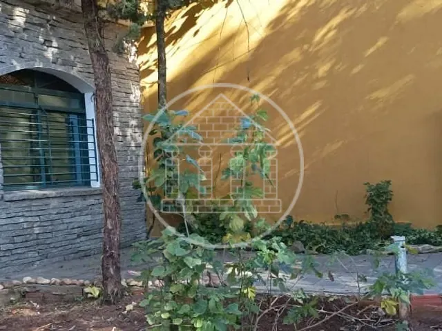 Sobrado com 250m² 4 quartos e 2 banheiros, à venda, no bairro Jardim Regis em São Paulo