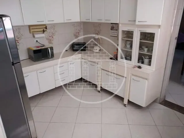 Sobrado com 212m² 3 quartos e 2 banheiros, à venda, no bairro Jardim Myrna em São Paulo