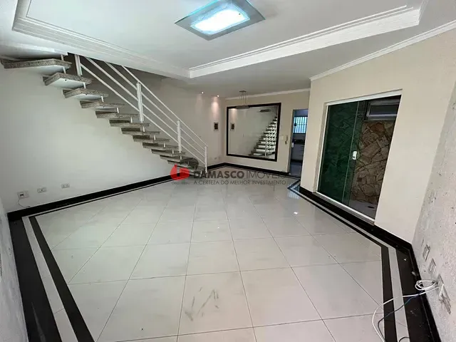 Sobrado com 210m² 3 quartos e 5 banheiros, à venda, no bairro Olímpico em São Caetano do Sul