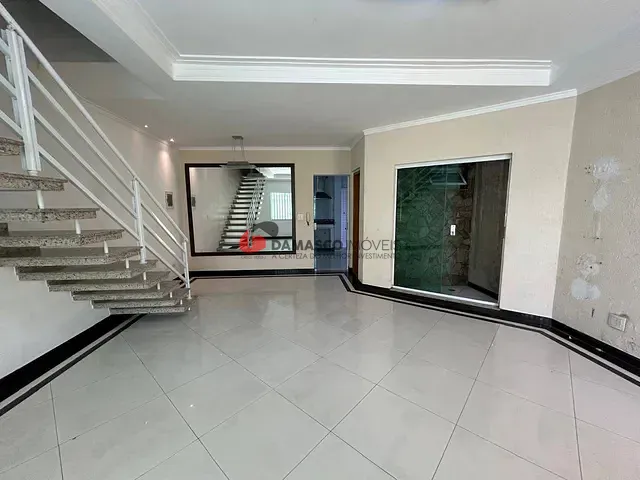 Sobrado com 210m² 3 quartos e 5 banheiros, à venda, no bairro Olímpico em São Caetano do Sul