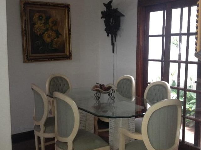 Foto do Sobrado - Sobrado para venda com 360 m² de área útil, 3 dormitórios, 2 suítes, 3 banheiros, 1 lavabo, 3 salas, 4 vagas , Campo Belo - SP | Paulista Imóveis