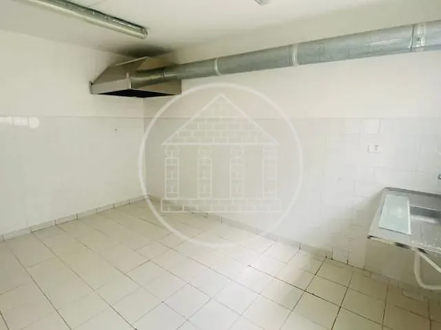 Sobrado com 250m² 3 quartos e 2 banheiros, para alugar, no bairro Cidade Monções em São Paulo