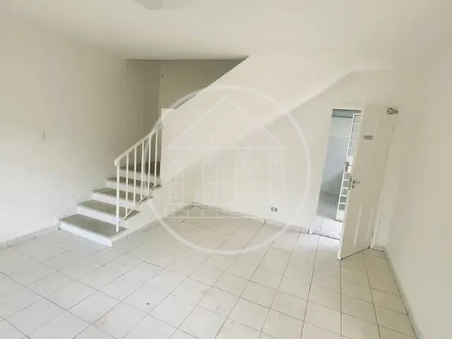 Sobrado com 250m² 3 quartos e 2 banheiros, para alugar, no bairro Cidade Monções em São Paulo