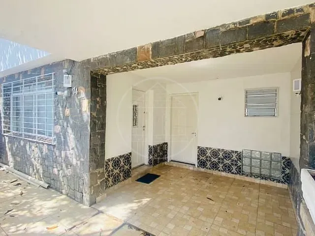 Sobrado com 250m² 3 quartos e 2 banheiros, para alugar, no bairro Cidade Monções em São Paulo