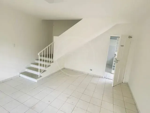 Sobrado com 250m² 3 quartos e 2 banheiros, para alugar, no bairro Cidade Monções em São Paulo