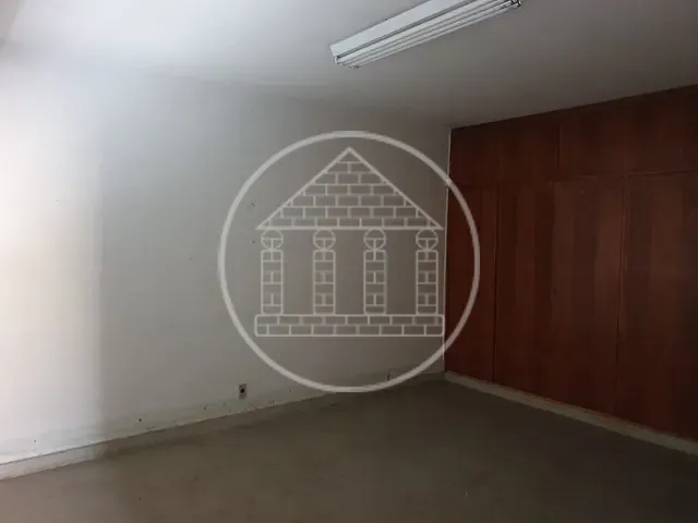 Sobrado com 384m², à venda, no bairro Bela Vista em São Paulo