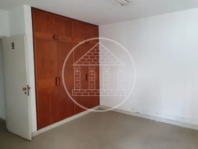 Sobrado com 384m², à venda, no bairro Bela Vista em São Paulo