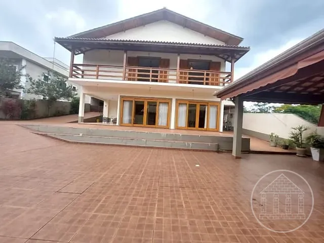 Sobrado com 900m² 3 quartos e 6 banheiros, à venda, no bairro Lagoa Grande em Embu-Guaçu