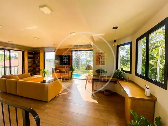 Sobrado com 550m² 3 quartos e 1 banheiro, à venda, no bairro Jardim das Palmeiras (Zona Sul) em São Paulo
