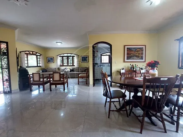 Sobrado com 800m² 5 quartos e 4 banheiros, à venda, no bairro Lagoa Grande em Embu-Guaçu