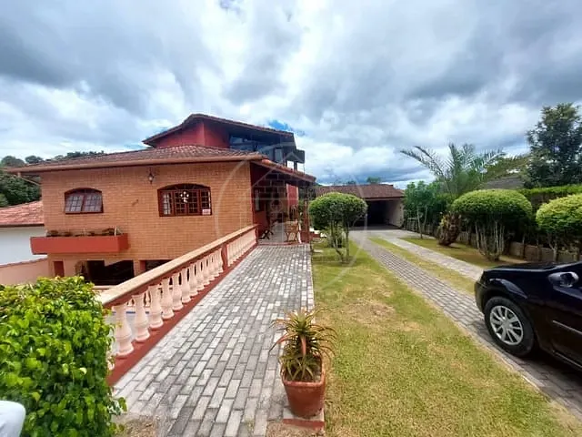 Sobrado com 800m² 5 quartos e 4 banheiros, à venda, no bairro Lagoa Grande em Embu-Guaçu