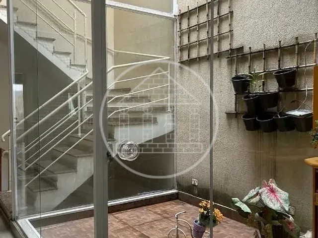 Sobrado com 220m² 3 quartos e 3 banheiros, à venda, no bairro Jardim Peri Peri em São Paulo