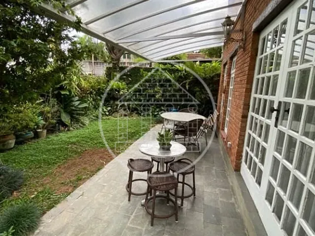 Sobrado com 250m² 3 quartos e 2 banheiros, à venda, no bairro Parque do Castelo em São Paulo