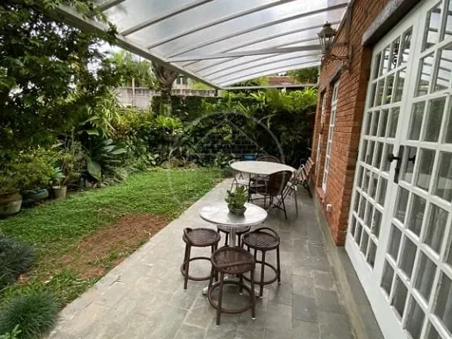 Sobrado com 250m² 3 quartos e 2 banheiros, à venda, no bairro Parque do Castelo em São Paulo