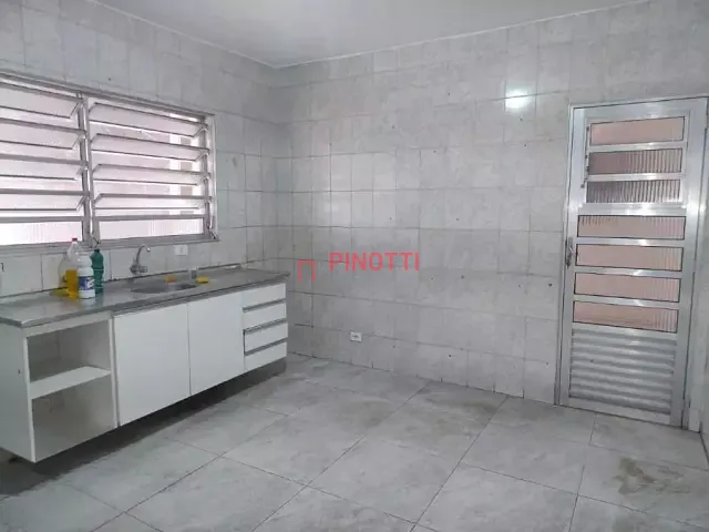Sobrado 4 quartos e 2 banheiros, à venda ou para alugar, no bairro Dos Casa em São Bernardo do Campo