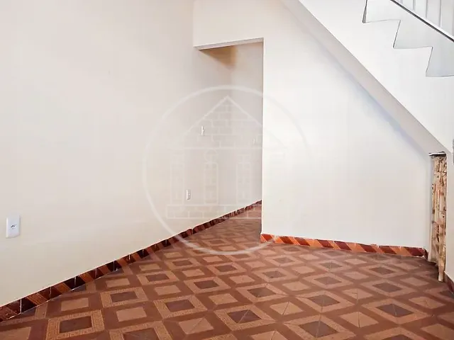 Sobrado com 245m² 5 quartos e 2 banheiros, à venda, no bairro Jardim Beatriz em São Paulo