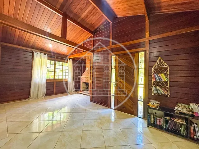 Sobrado com 800m² 5 quartos e 4 banheiros, à venda, no bairro Fazenda da Ilha em Embu-Guaçu