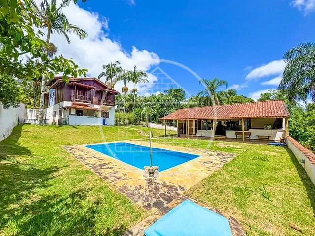 Sobrado com 800m² 5 quartos e 4 banheiros, à venda, no bairro Fazenda da Ilha em Embu-Guaçu