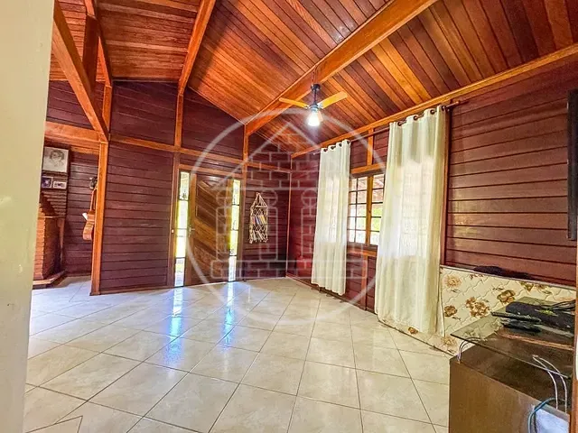 Sobrado com 800m² 5 quartos e 4 banheiros, à venda, no bairro Fazenda da Ilha em Embu-Guaçu