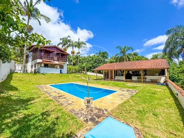 Sobrado com 800m² 5 quartos e 4 banheiros, à venda, no bairro Fazenda da Ilha em Embu-Guaçu