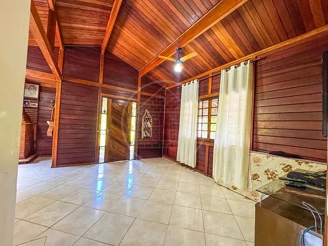 Sobrado com 800m² 5 quartos e 4 banheiros, à venda, no bairro Fazenda da Ilha em Embu-Guaçu