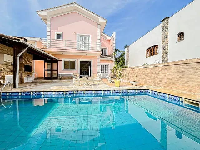 Sobrado com 450m² 4 quartos e 5 banheiros, para alugar, no bairro Interlagos em São Paulo