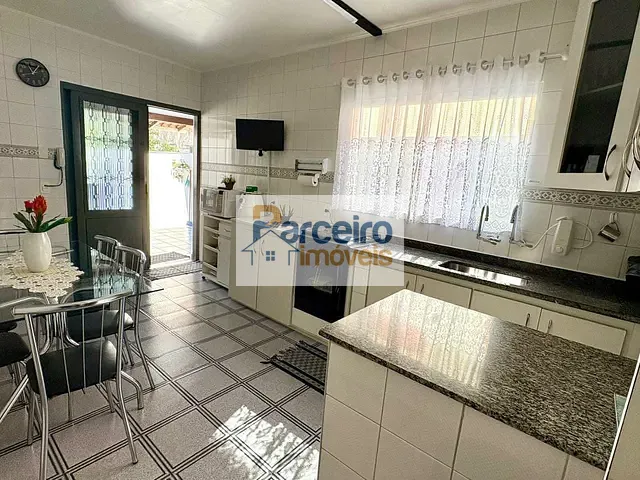 Sobrado com 200m² 4 quartos e 3 banheiros, à venda, no bairro Jardim Danfer em São Paulo