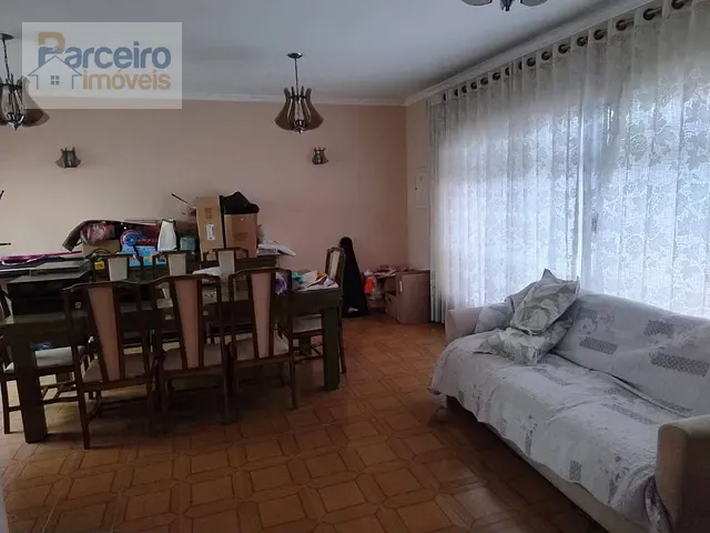 Sobrado com 300m² 4 quartos e 2 banheiros, à venda ou para alugar, no bairro Vila Carrão em São Paulo