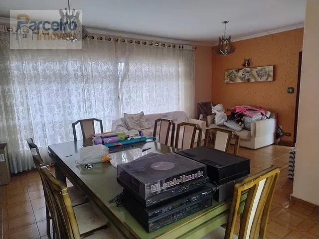 Sobrado com 300m² 4 quartos e 2 banheiros, à venda ou para alugar, no bairro Vila Carrão em São Paulo