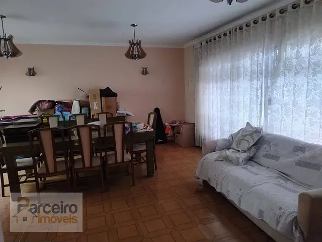 Sobrado com 300m² 4 quartos e 2 banheiros, à venda ou para alugar, no bairro Vila Carrão em São Paulo