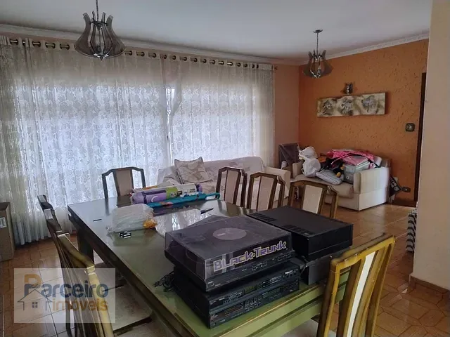 Sobrado com 300m² 4 quartos e 2 banheiros, à venda ou para alugar, no bairro Vila Carrão em São Paulo