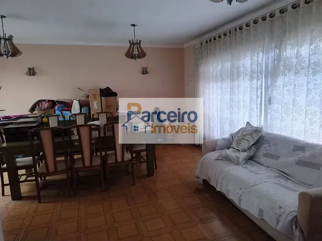 Sobrado com 300m² 4 quartos e 2 banheiros, à venda ou para alugar, no bairro Vila Carrão em São Paulo