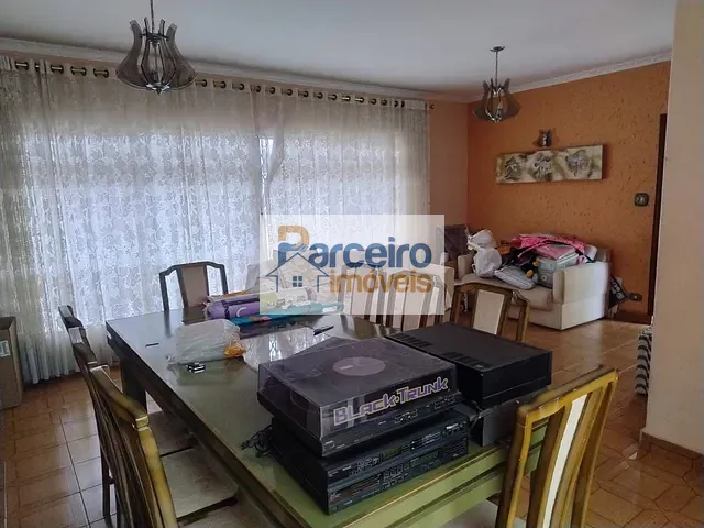 Sobrado com 300m² 4 quartos e 2 banheiros, à venda ou para alugar, no bairro Vila Carrão em São Paulo