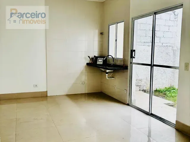 Sobrado 3 quartos e 2 banheiros, à venda, no bairro Chácara Tropical (Caucaia do Alto) em Cotia