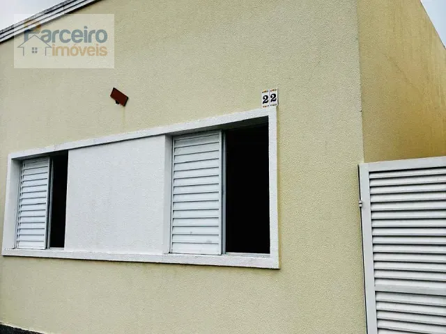 Sobrado 3 quartos e 2 banheiros, à venda, no bairro Chácara Tropical (Caucaia do Alto) em Cotia