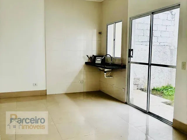 Sobrado 3 quartos e 2 banheiros, à venda, no bairro Chácara Tropical (Caucaia do Alto) em Cotia