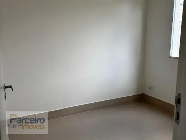 Sobrado 3 quartos e 2 banheiros, à venda, no bairro Chácara Tropical (Caucaia do Alto) em Cotia