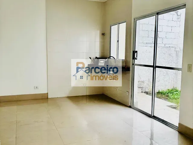 Sobrado 3 quartos e 2 banheiros, à venda, no bairro Chácara Tropical (Caucaia do Alto) em Cotia